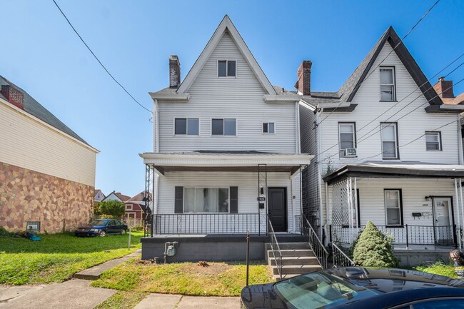Building Photo - Gorgeous 4 bedroom home in Pittsburgh avai...