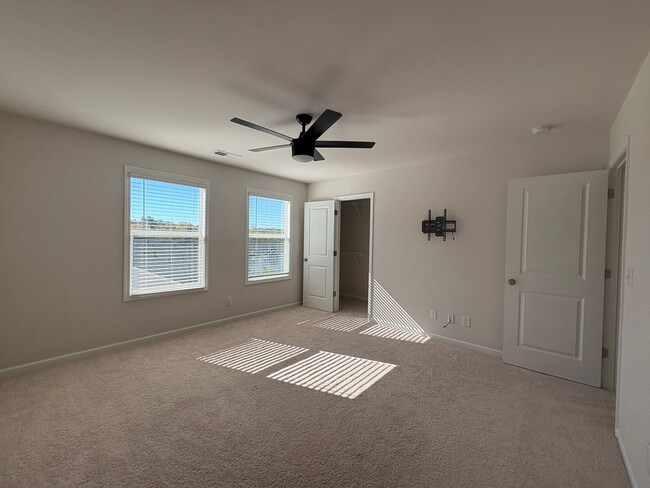 Building Photo - Spacious Townhome Available Now!