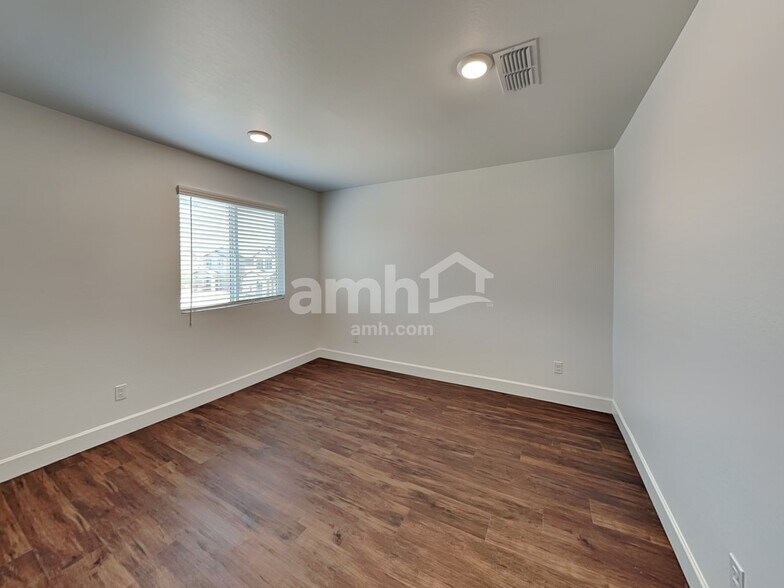 Building Photo - 17116 W Townley Ave