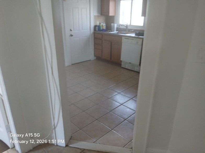 Building Photo - 158 Seeley Ave