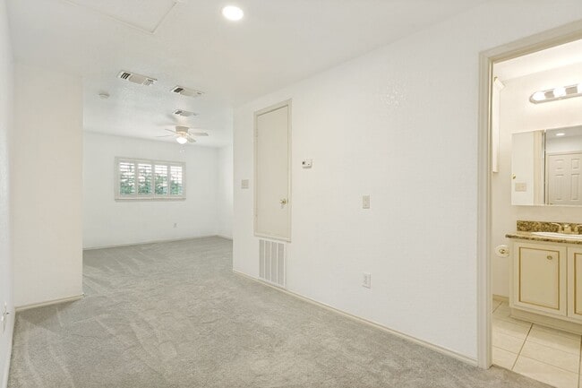 Building Photo - 2-BEDROOM, 2.5-BATHROOM + FLEX SPACE DUPLEX/CONDOMINIUM IN TERRELL HEIGHTS