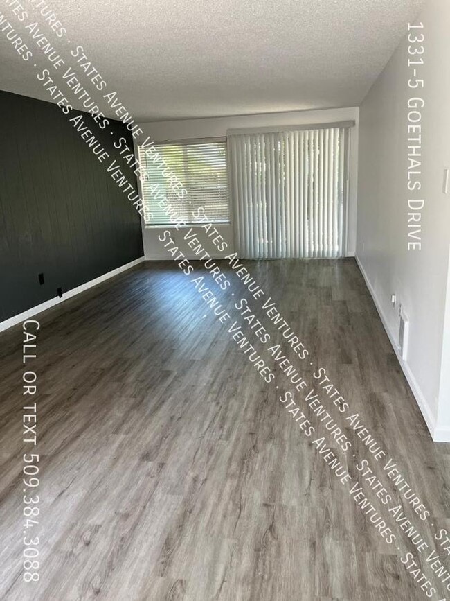 Building Photo - 1331 Goethals Dr