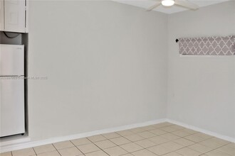 Building Photo - 1000 SW 140th Ave