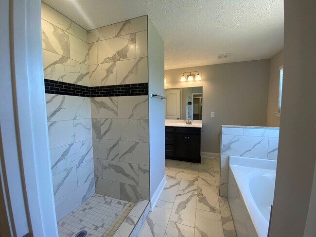 Building Photo - 1008 Berra Dr