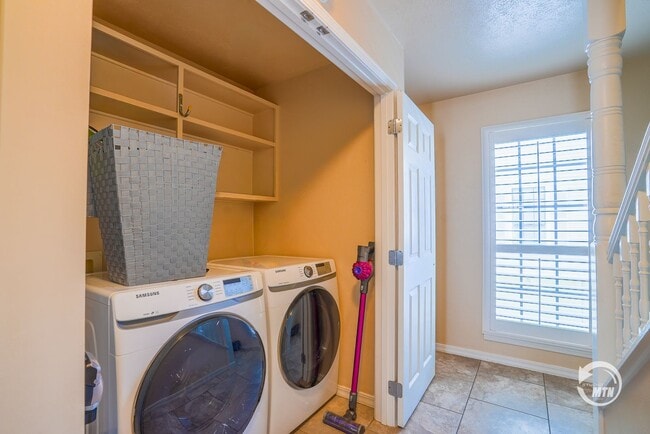 Building Photo - 1401 Oden St