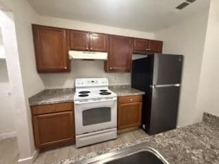Building Photo - 1716 Crest Grove Dr