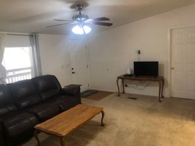 Building Photo - Quiet Munds Park home__ $500 Move-in special