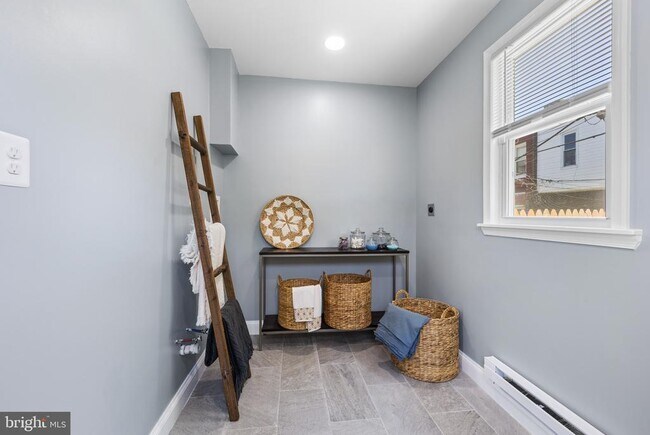 Building Photo - 1310 Narragansett St