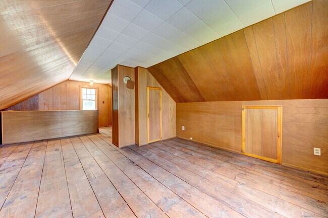 Building Photo - 40 Mortimer St