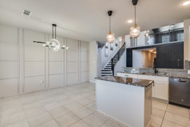 Building Photo - Beautiful 4/2.5 in Forney - like new!