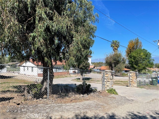 Building Photo - 2751 Batson Ave