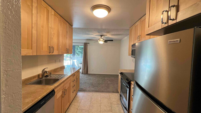 Building Photo - 3591 Quail Lakes Dr