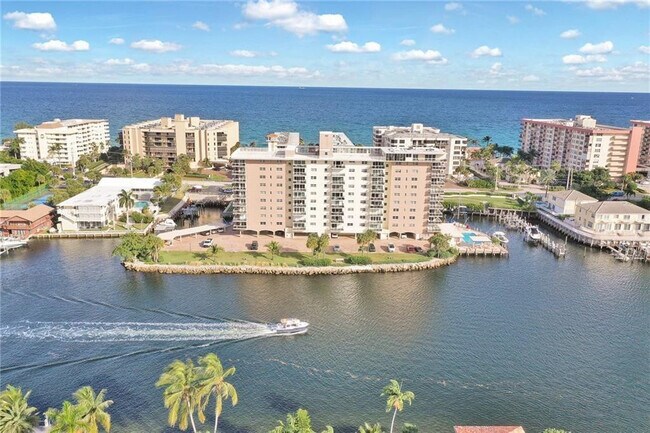 Building Photo - 1160 Hillsboro Mile