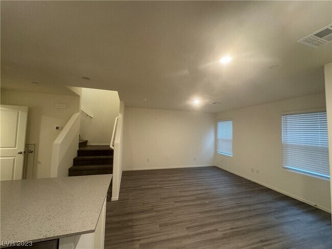 Building Photo - 9923 Florence Hills St