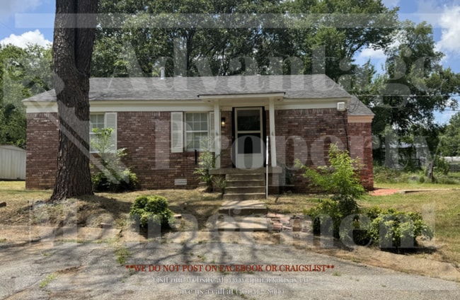 Primary Photo - 1519 Phyllis St