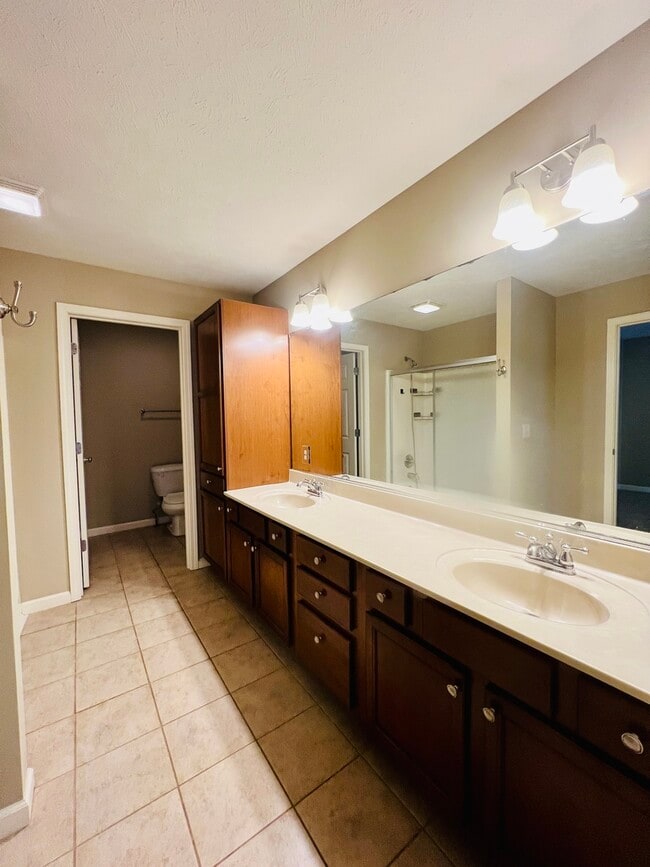 Building Photo - 1112 Ekstam Dr