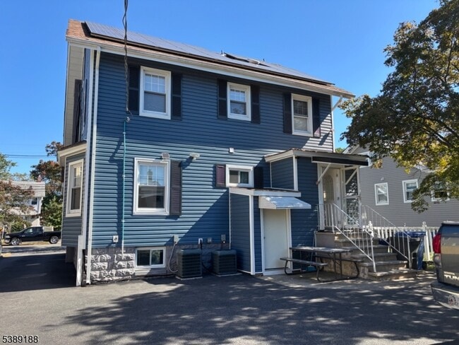 Building Photo - 220 S Washington Ave