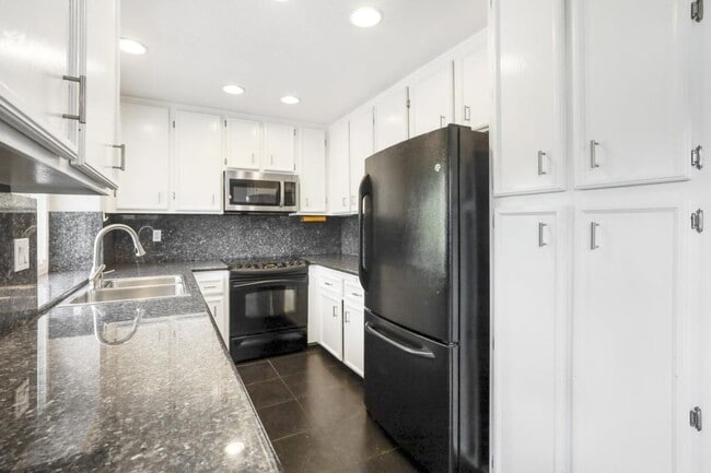 Building Photo - 10976 Glencreek Cir