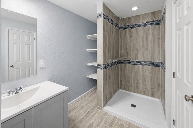 Building Photo - 111 Otis Ln