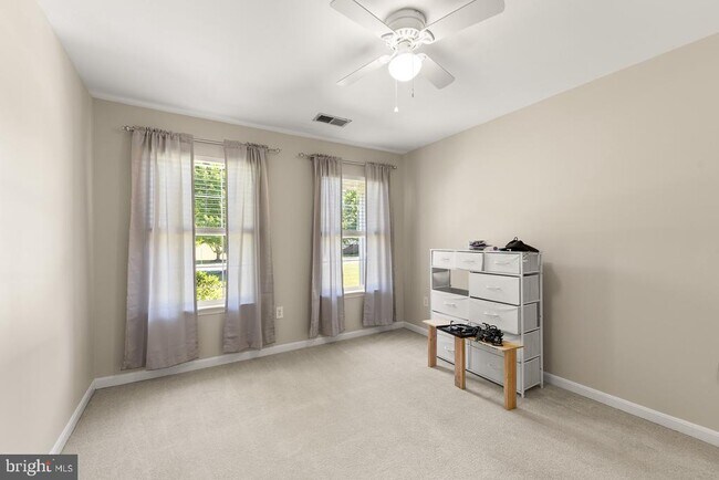 Building Photo - 9201 Golf Ct