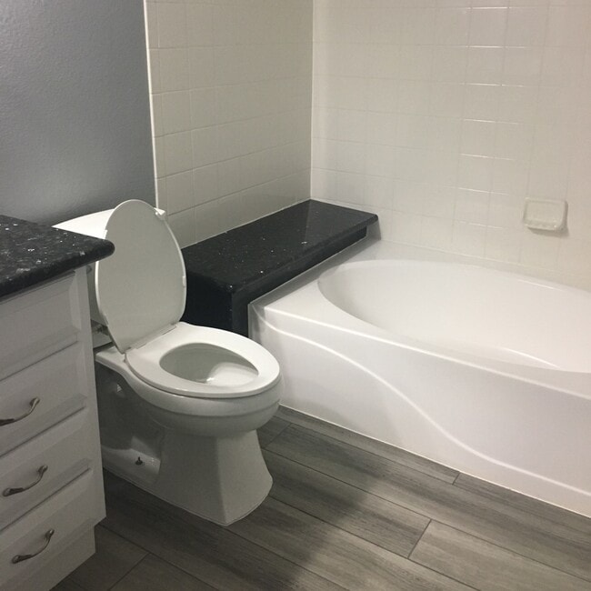 Building Photo - Stylish Upgraded One-Bedroom Condo in a Gated Community!