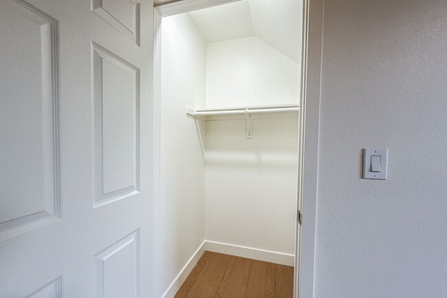 Building Photo - Brand New Luxury 4 & 5 Bed Units
