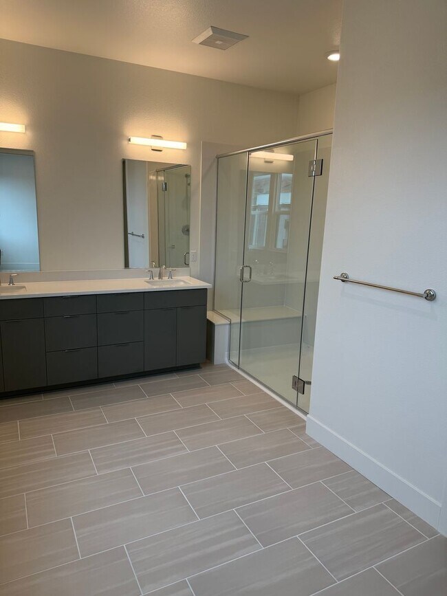 Building Photo - $4,800 / 3 BR – LUXURY TOP-FLOOR UNIT IN WARM SPRINGS WITH RESORT-STYLE AMENITIES