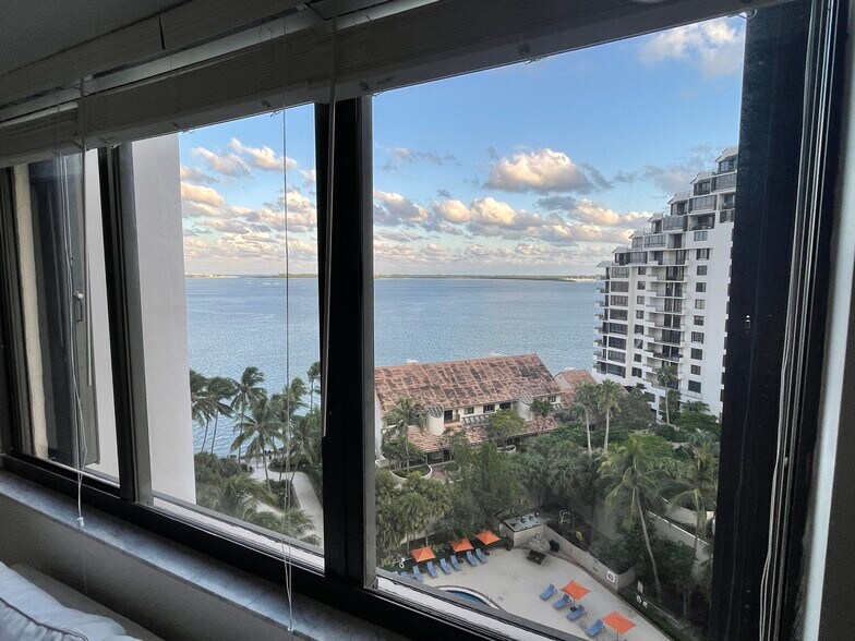Building Photo - 540 Brickell Key Dr
