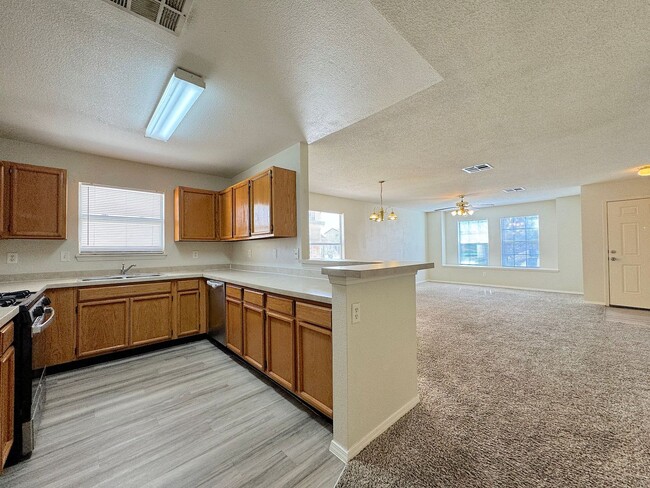 Building Photo - East El Paso 3 bed/2 Bath