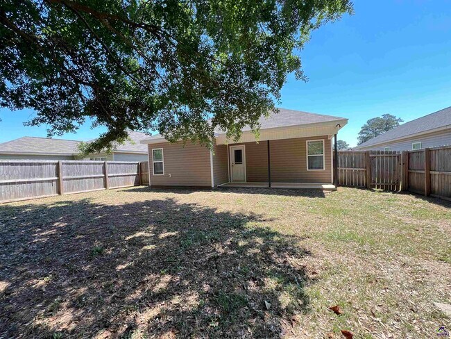 Building Photo - 126 Jaybee Dr