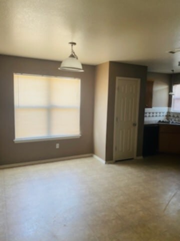 Building Photo - 306 Sumac Trail