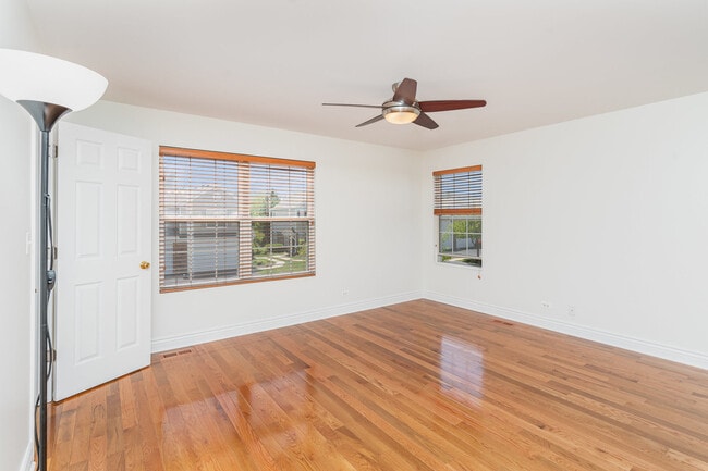 Building Photo - 593 Springbrook Trail N