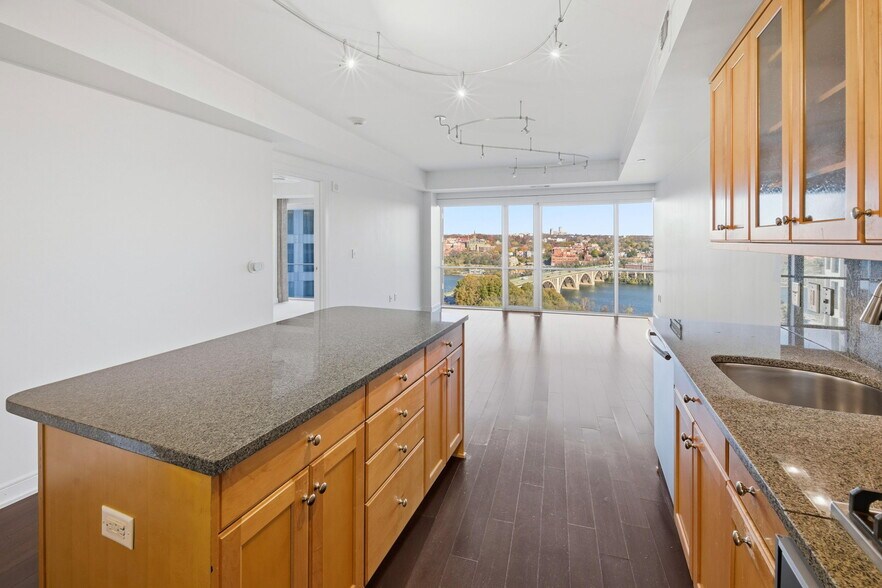 Building Photo - 1111 19th St N