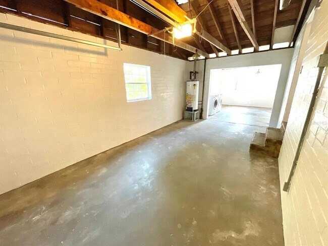 Building Photo - 626 Bryn Mawr St