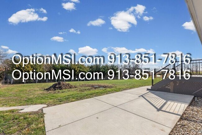 Building Photo - Country Charm Just Minutes From Lawrence!