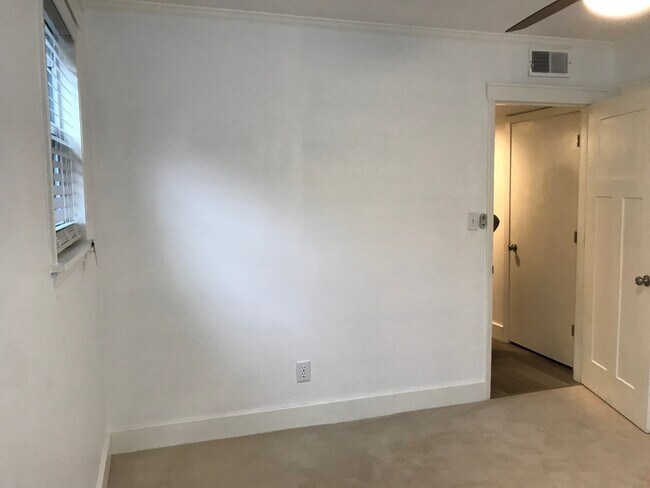 Building Photo - 117W-117 Wentworth Street