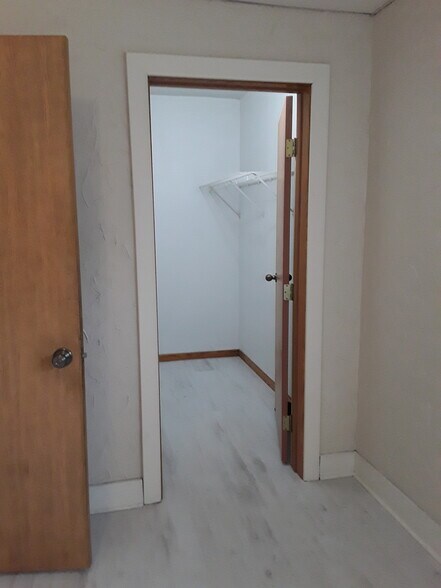 Walk-in closet - 706 8th St N