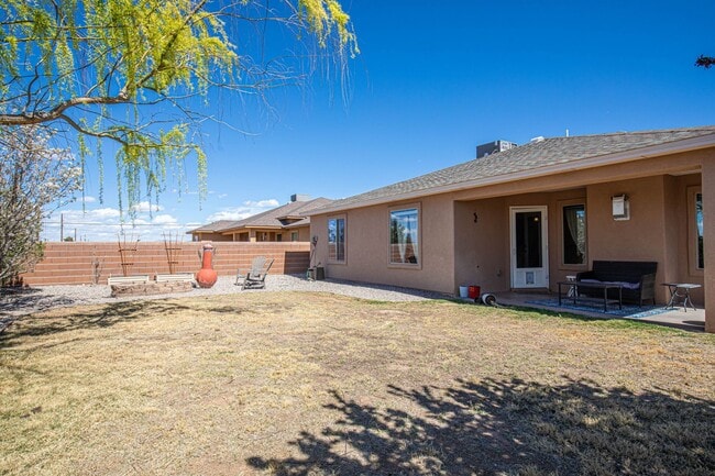 Building Photo - Beautiful 4 Bedroom/2 Bath Home