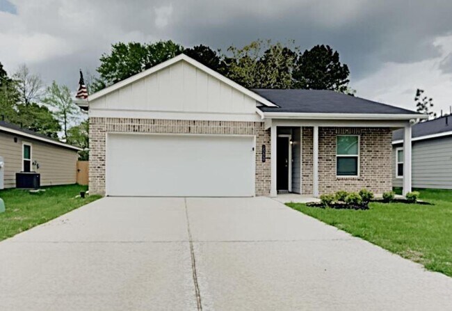 Building Photo - 15708 Del Norte Dr