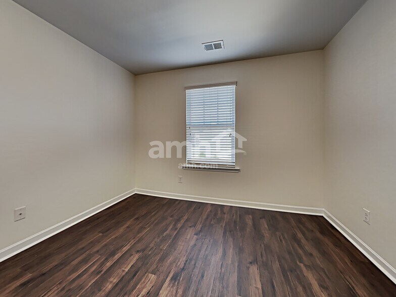 Building Photo - 138 Blackwater Way