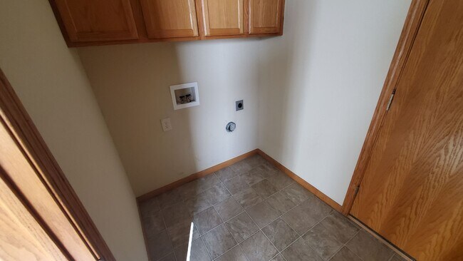 Building Photo - 1622 Clover Dr