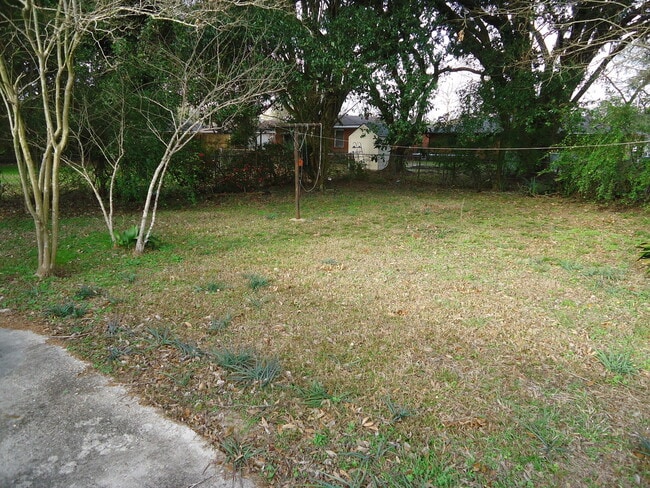 Building Photo - Three bedroom house in Lafayette