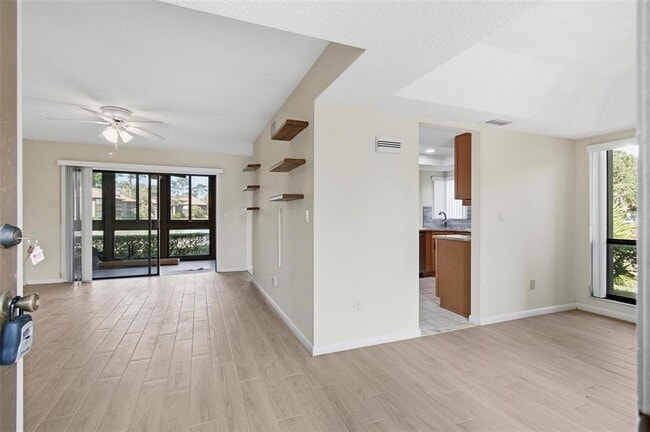 Building Photo - 41 Hembury Ln