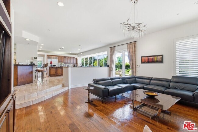 Building Photo - 6003 County Oak Rd