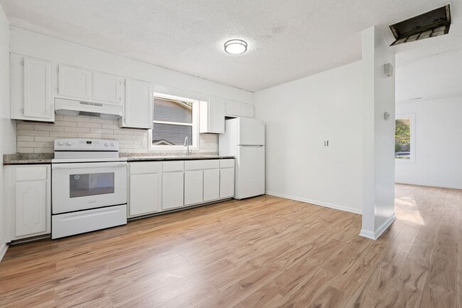 Building Photo - 2509 Stadium Dr