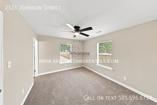 Building Photo - 2521 Johnson St