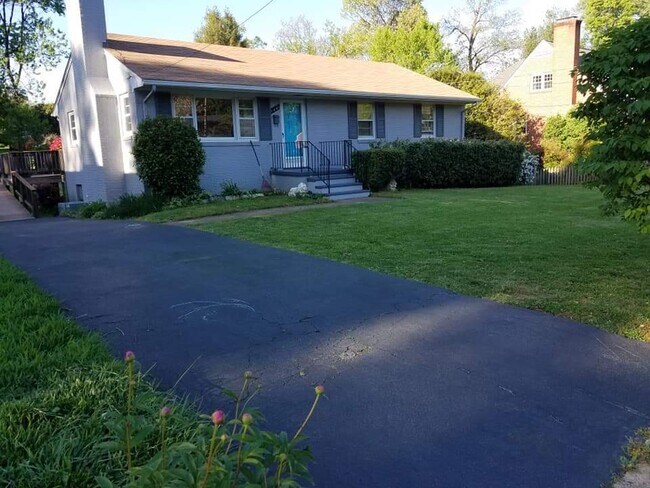 Primary Photo - 1441 Westwood Rd