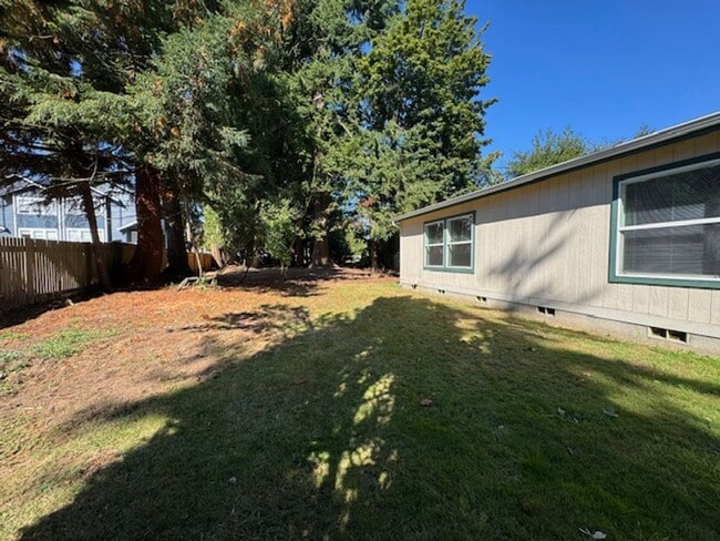 Building Photo - Remodeled Home on 1/2 Acre