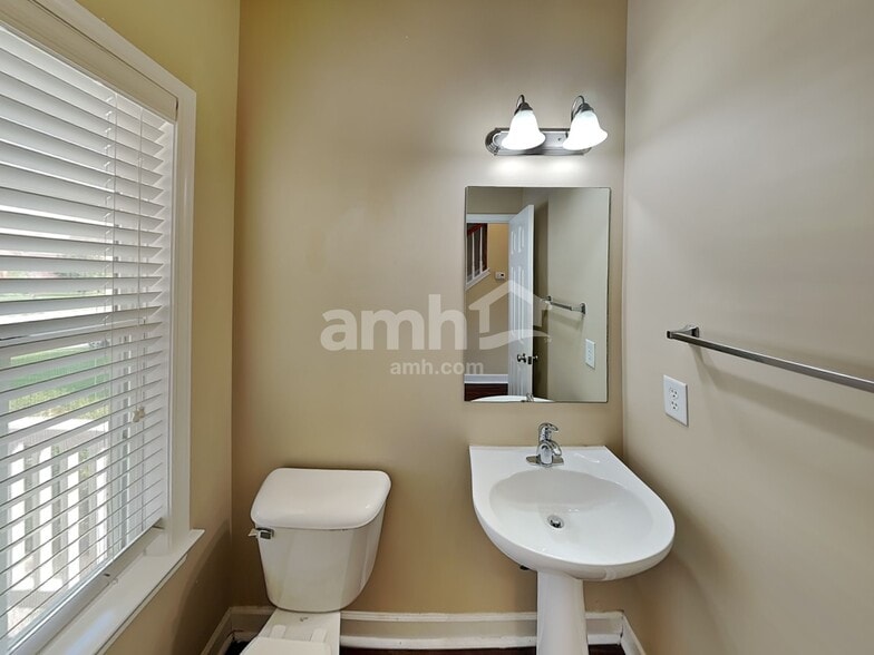 Building Photo - 3016 Sommette Dr