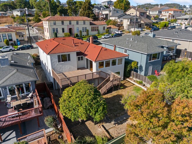 Building Photo - Beautifully Updated Rental Home